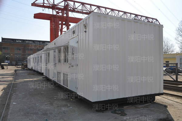 油田野營房更衣室