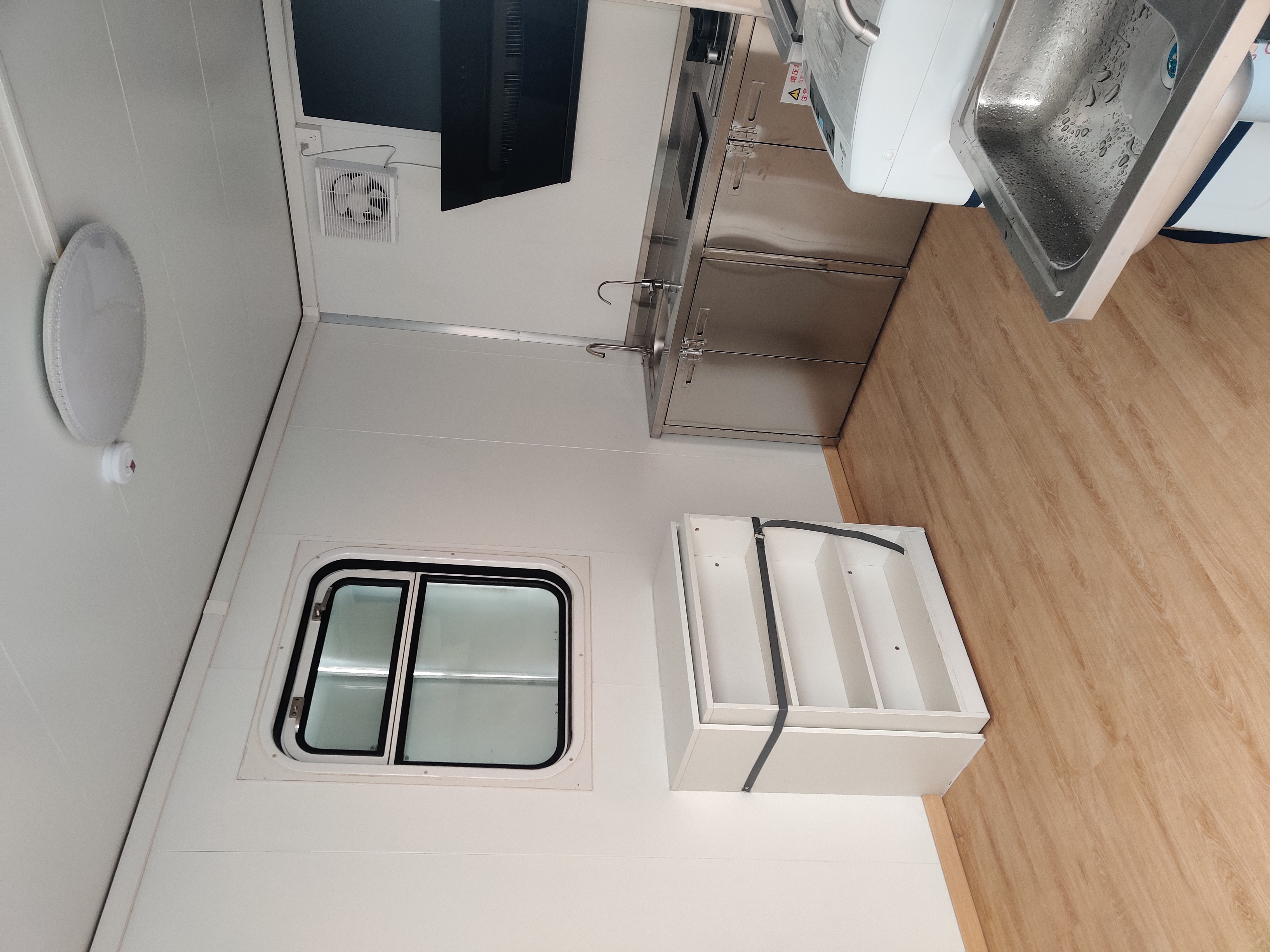 車(chē)載式野營(yíng)房