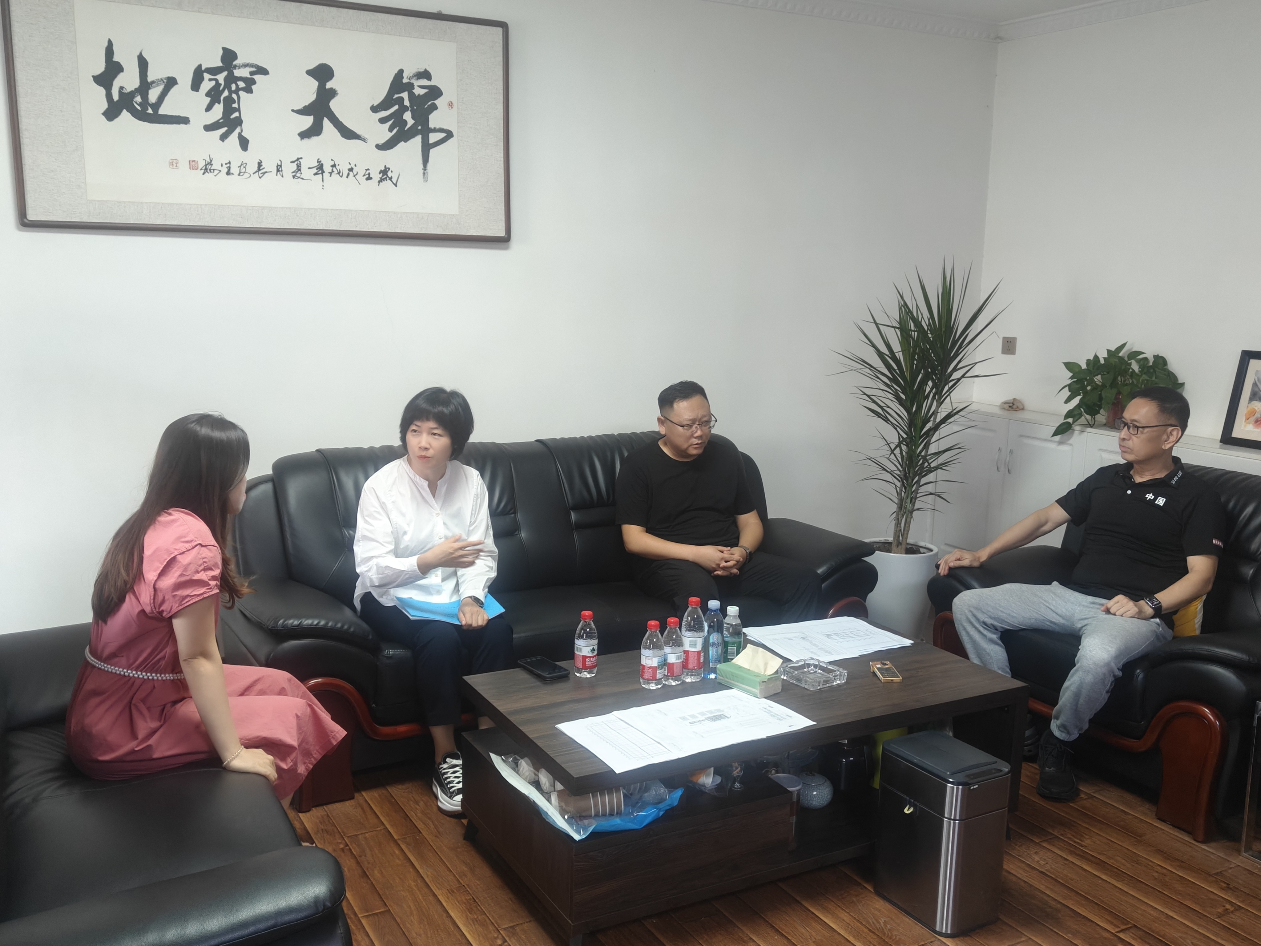 清豐縣副縣長及馬莊橋鎮(zhèn)長等多位領導到廠區(qū)指導工作